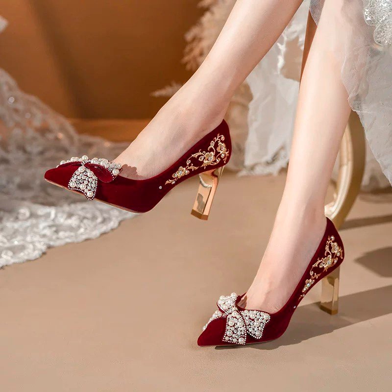 Pump Heel Block - Haftowane czółenka na słupku z ostrym