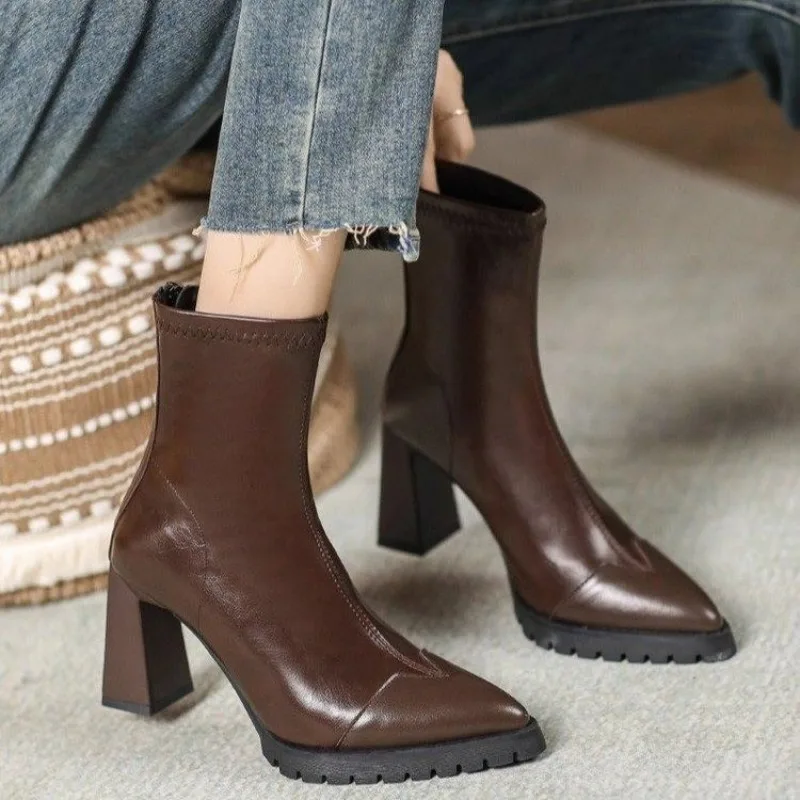 Szpiczaste botki francuskie, o – Pump Heel Block recenzja i cena